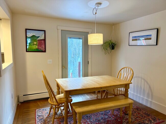 Building Photo - 396 Upper Main St