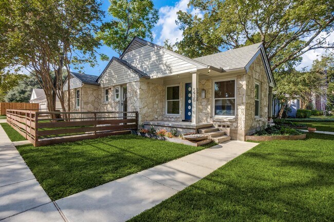 Foto del edificio - 5930 Penrose Ave