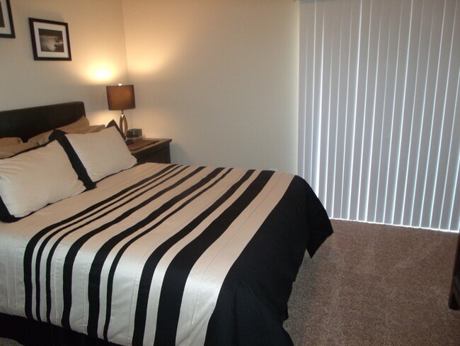 Foto del edificio - Fully Furnished Park Avenue Condo