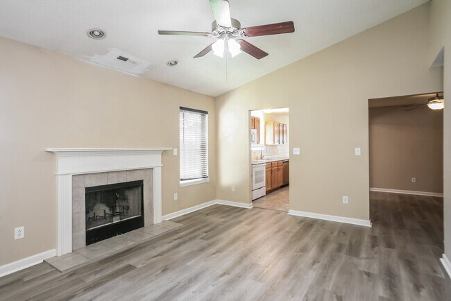 Foto del edificio - 9743 Centennial Ct