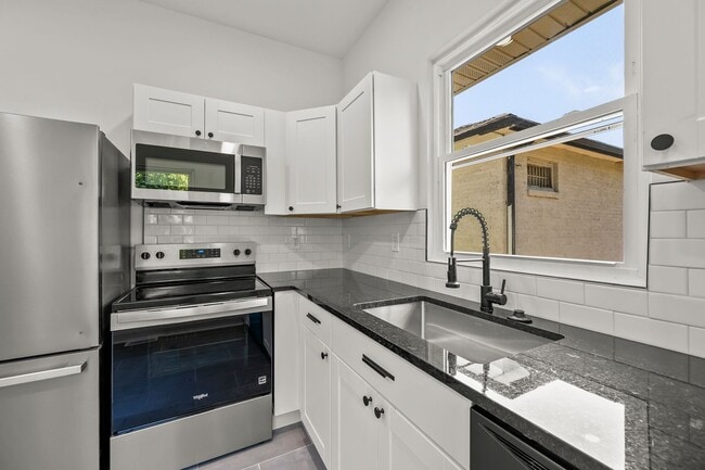 Building Photo - 512 Granville Dr SW