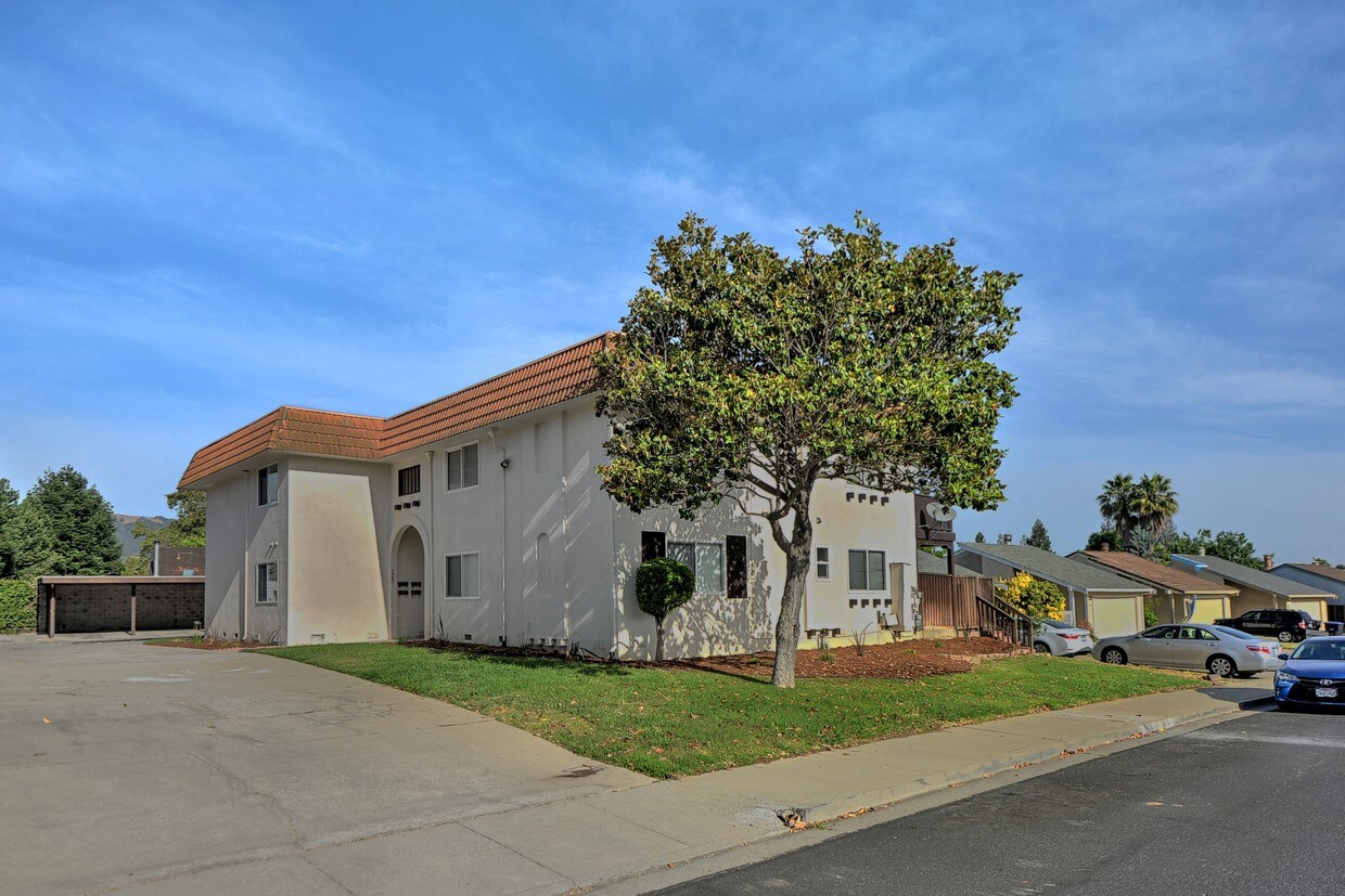 Main Building - 5567 Sonoma Dr