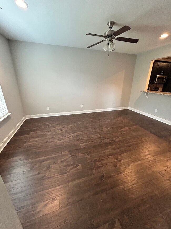 Foto del edificio - 3 Bedroom 3.5 Bath Spacious Townhome