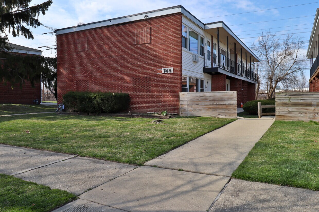 748 E 5th Ct, Des Plaines, IL 60016 House Rental in Des Plaines, IL