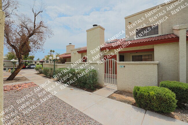 Building Photo - Cute 2 Bed 2 Bath Townhome in Tempe! This ...