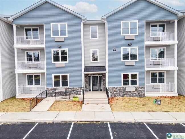 Building Photo - 948 N Front St