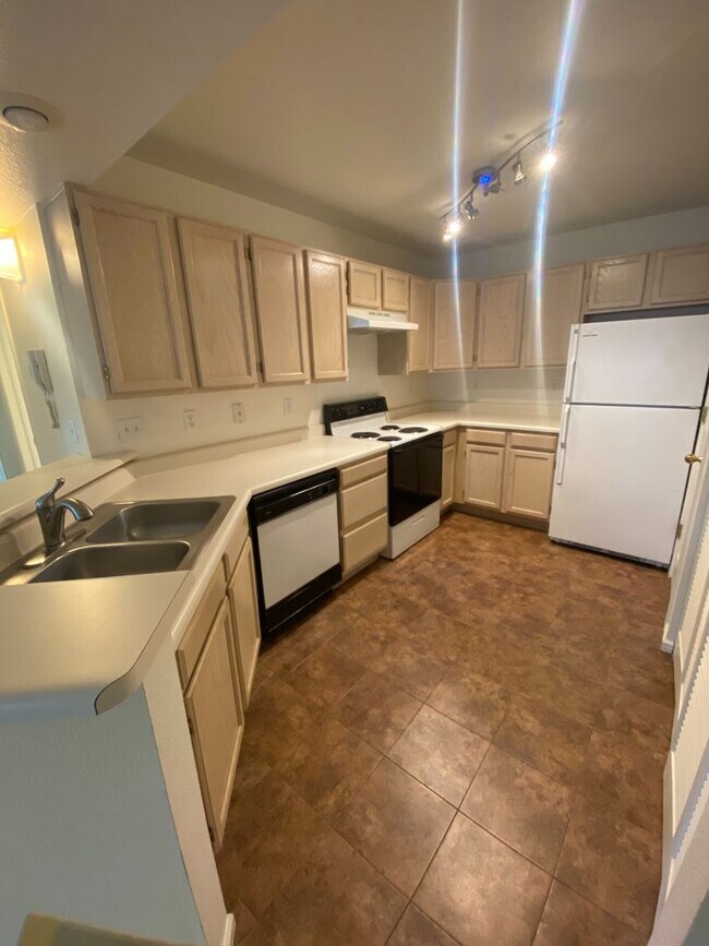 Foto del edificio - GREAT LOCATION 2 Bed 2 Bath Condo in Hunter's Ridge-Available May 5th