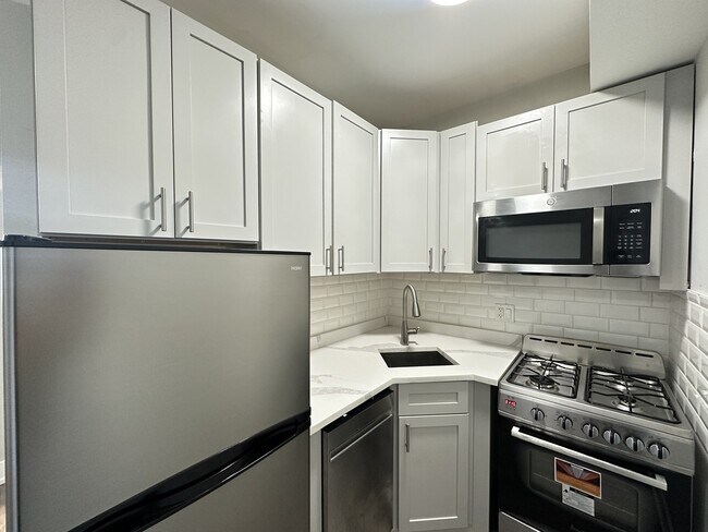 Foto del edificio - 553 W Belmont Ave
