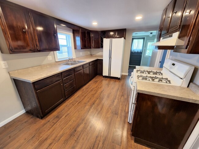 Building Photo - Available October 1st - East Peoria - 2BR/...