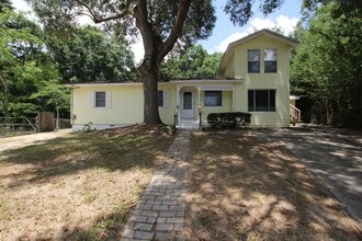 Building Photo - 5 Edgewood Cir