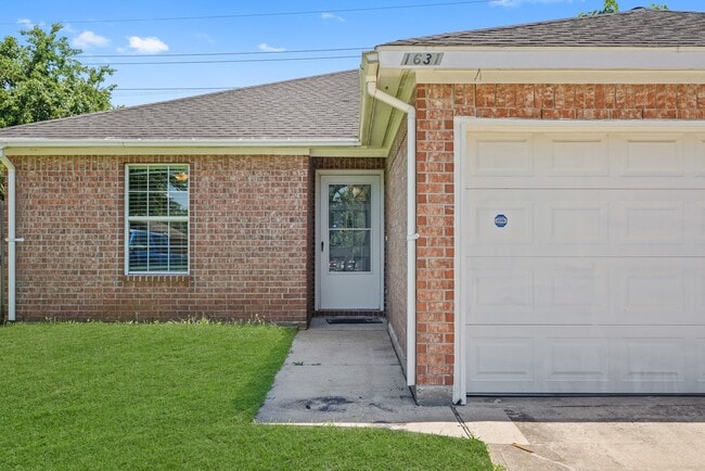 Building Photo - 1631 Quail Run