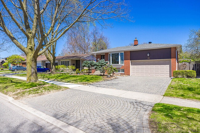 Building Photo - 942 Fletcher Valley Crescent