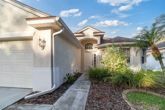 Building Photo - 4 bed, 2 Bath New Tampa Home for Lease!