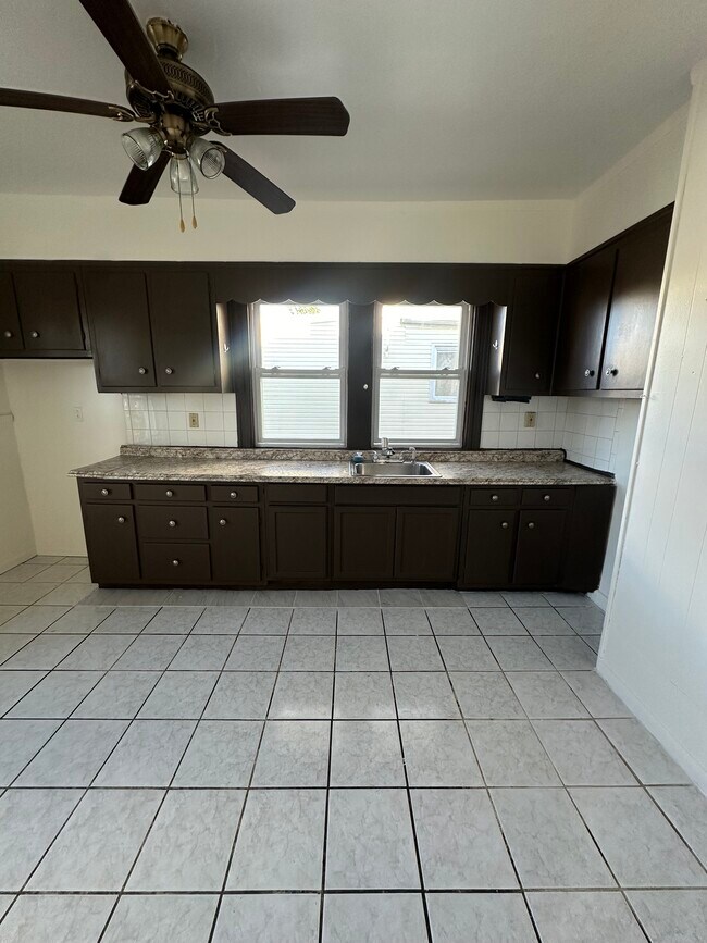 Foto del edificio - 18 Noll Pl