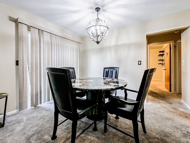 Foto del edificio - 41562 Bedford Dr