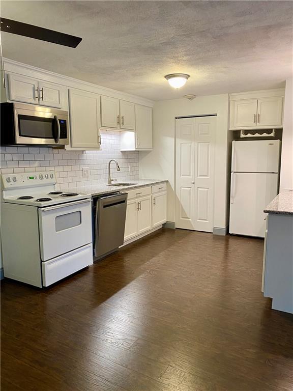 Foto del edificio - 300 Smithfield Rd