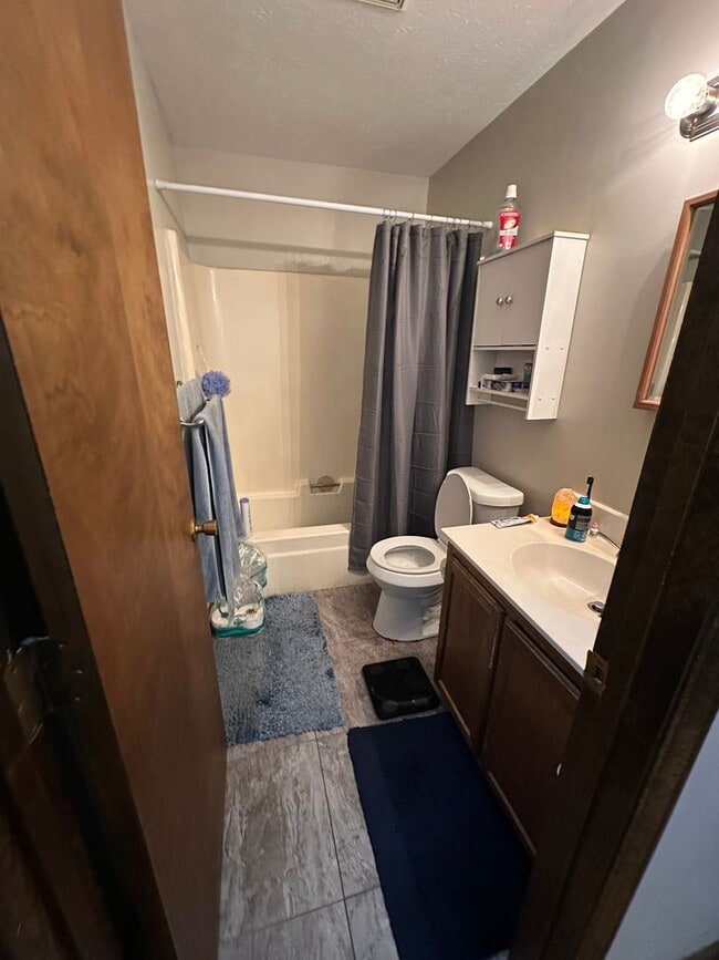 Building Photo - Radford Townhome