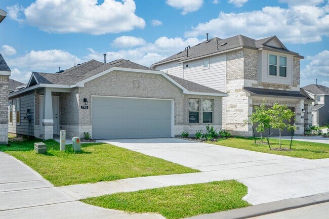 Building Photo - 7910 Cypress Myrtle Dr