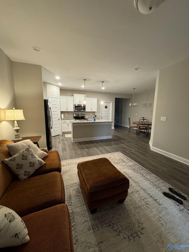 Foto del edificio - 425 Ronnie Drive SE