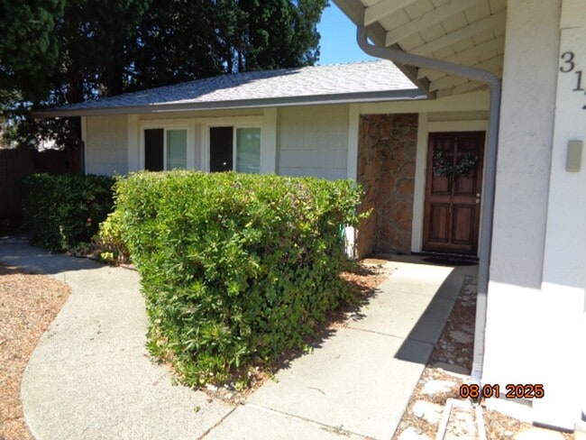 Building Photo - 312 Royal Oaks Dr