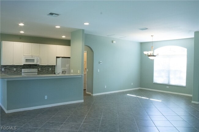 Building Photo - 15057 Balmoral Loop