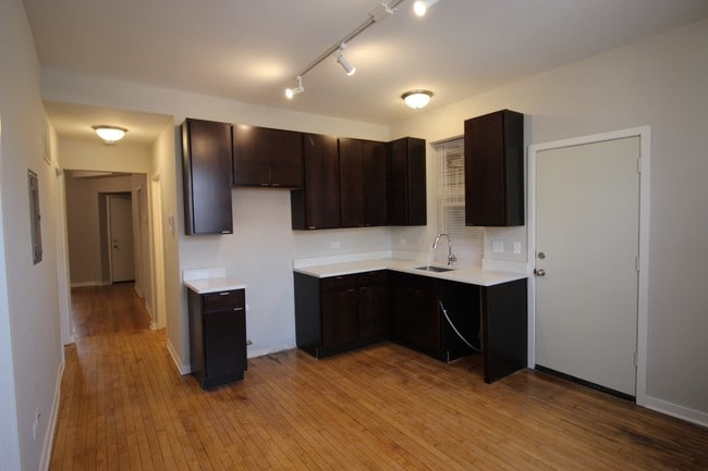 Foto del edificio - 3640 W Diversey Ave