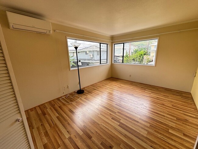 Building Photo - 2 Bedroom 1.5 Bathroom at Nuuanu Streamsid...
