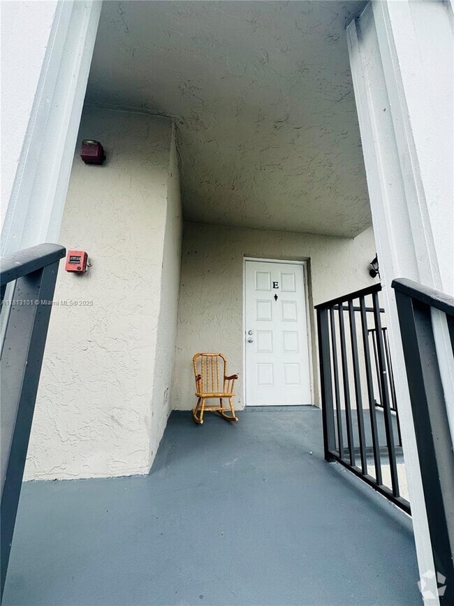 Building Photo - 1071 Adams Ave