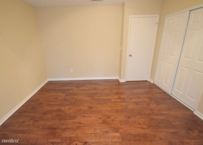 Building Photo - 1204 Lake Valrico Ln
