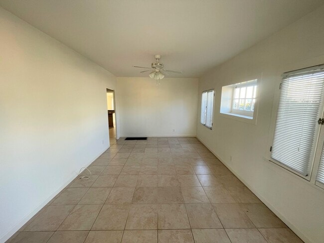 Foto del edificio - Downtown Home with Large Deck and OCEAN VIEWS!