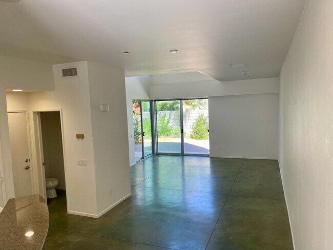 Building Photo - 262 Breeze Loop