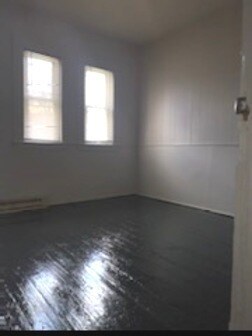 Primary Photo - 10414 S Maryland Ave