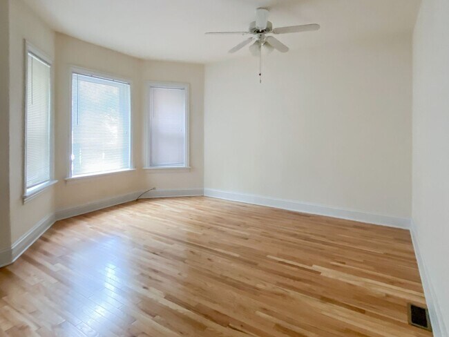 Foto del edificio - 3818 N Sheffield Ave