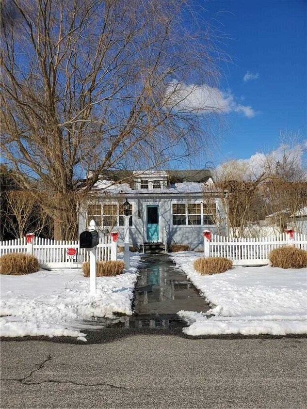 153 Hickory Rd, Mastic Beach, NY 11951 House Rental in Mastic Beach