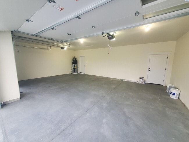 Building Photo - 4175 N Clover Rd