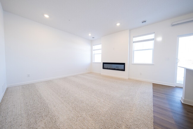 Building Photo - 2255 Tyrone Dr