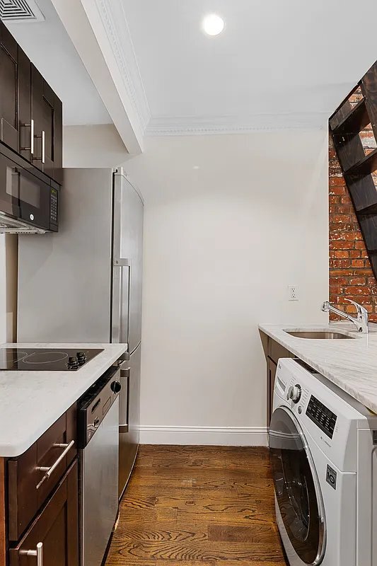 Foto del edificio - 316 W 14th St