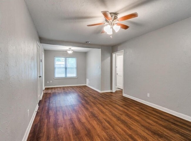 Building Photo - 213 W Jacobs Dr