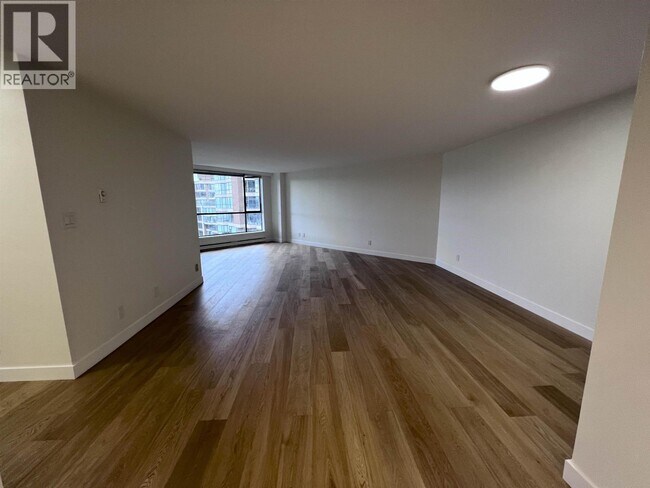 Photo du bâtiment - 1450 Pennyfarthing Dr