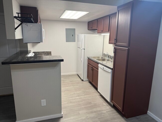 Building Photo - 14464 E Colorado Dr