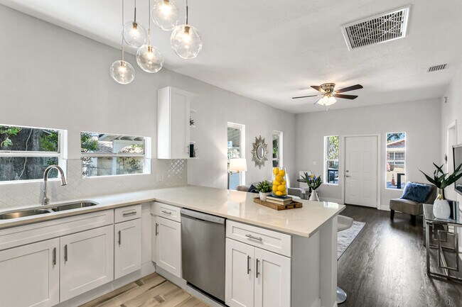 Foto del edificio - 1926 W Fig St