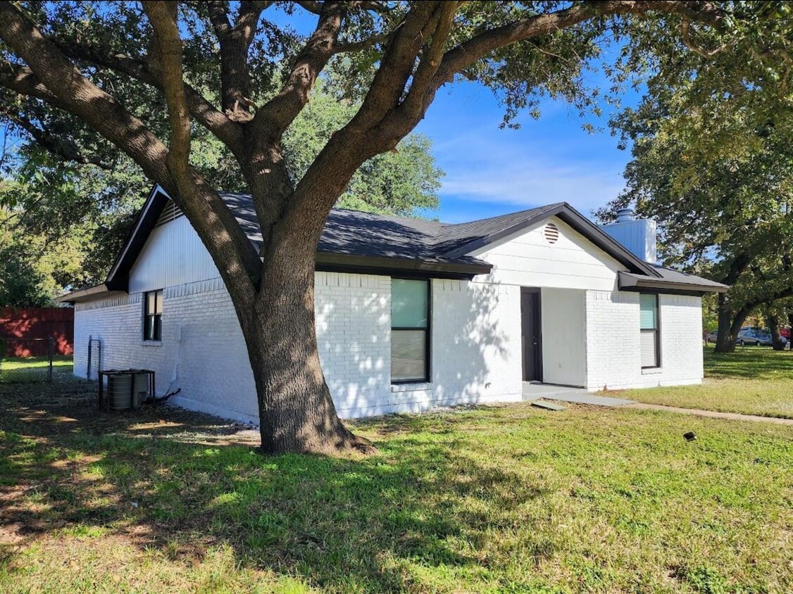 Primary Photo - 10525 Big Thicket Dr