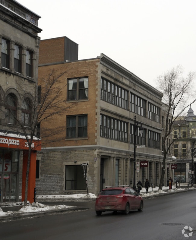 Building Photo - 3730 Saint-Laurent