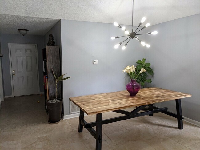 Foto del edificio - 1128 Park Green Pl