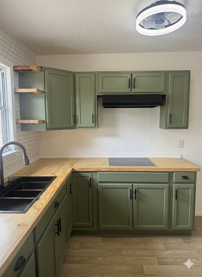 Foto del edificio - 4211 Tropical Dr