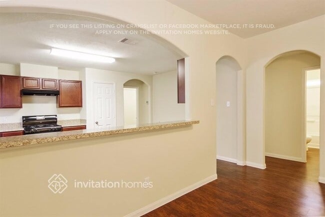 Building Photo - 6110 El Oro Dr