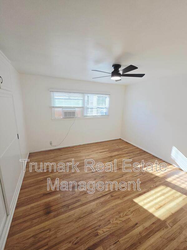 Building Photo - 649 W Glenoaks Blvd