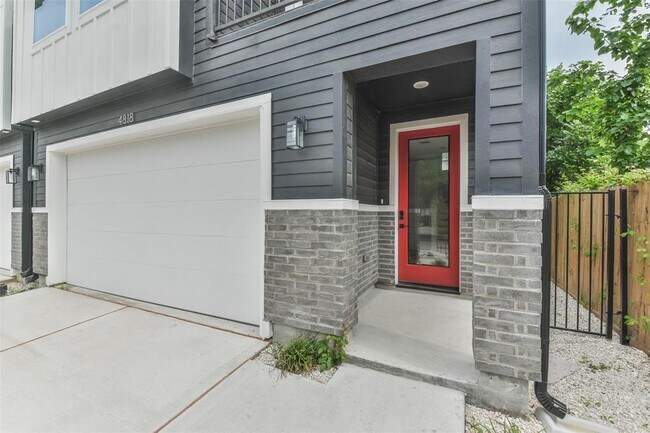 Building Photo - 4820 Pinemont Dr
