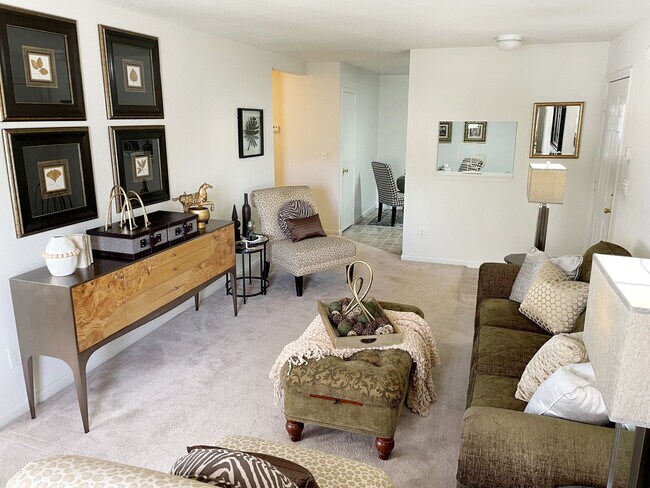 2 habitaciones, 2 baños, sala de estar de 1035 pies cuadrados - Broadstone Village