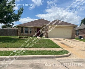Building Photo - 1009 McKavett Dr